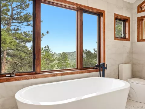 Bath - 952 Rembrandt Rd, Boulder, CO 80302 photo 3 of 6