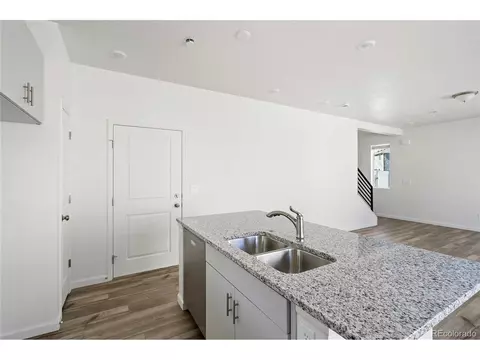 22113 E 38th Pl, Aurora, CO 80019 photo 2