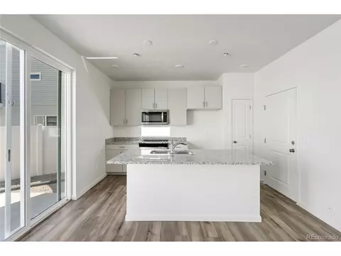 22113 E 38th Pl, Aurora, CO 80019 photo 4