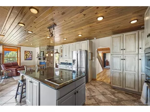 Kitchen - 3665 Colard Ln, Lyons, CO 80540 photo 3 of 4
