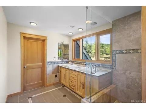 Bath - 3665 Colard Ln, Lyons, CO 80540 photo 2 of 4