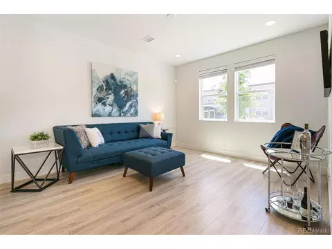 16051 E Warner Pl, Denver, CO 80239 photo 4