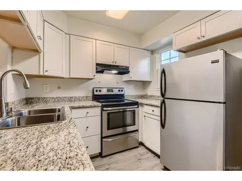 2456 E Nichols Cir, Centennial, CO 80122 photo 6
