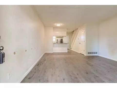 2456 E Nichols Cir, Centennial, CO 80122 photo 2