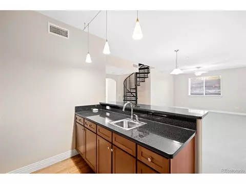 9019 E Panorama Cir #D211, Englewood, CO 80112