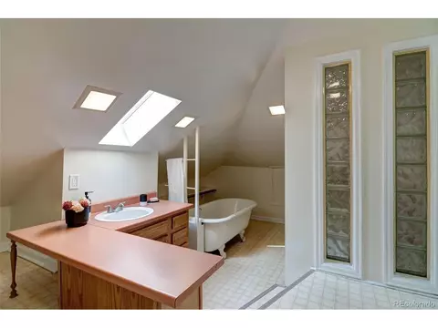2307 N Downing St, Denver, CO 80205 photo 31