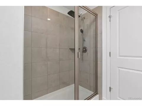 Bath - 5415 Inland Ave, Longmont, CO 80504 photo 3 of 4