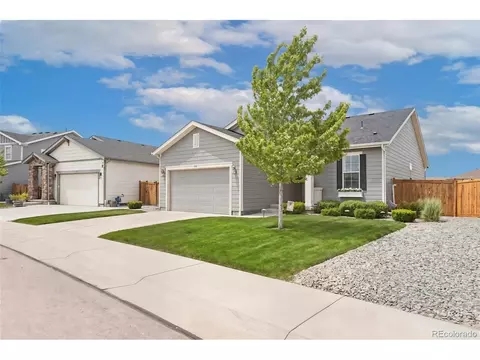 855 N Waterloo Cir, Aurora, CO 80018