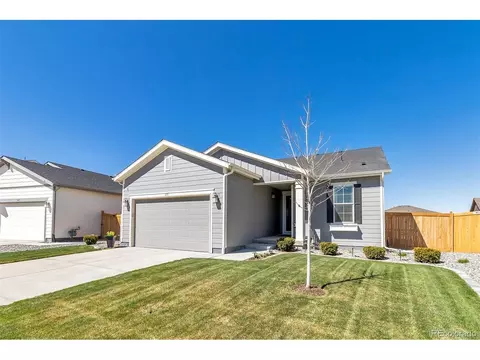 855 N Waterloo Cir, Aurora, CO 80018