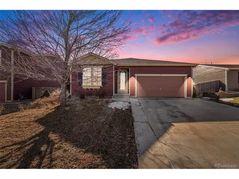 851 Lonewolf Cir, Lochbuie, CO 80603