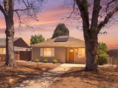 3250 Dexter St, Denver, CO 80207