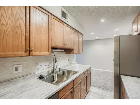 Kitchen - 140 E Highline Cir #105, Centennial, CO 80122 photo 6 of 7