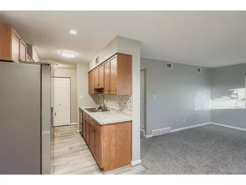 Kitchen - 140 E Highline Cir #105, Centennial, CO 80122 photo 4 of 7