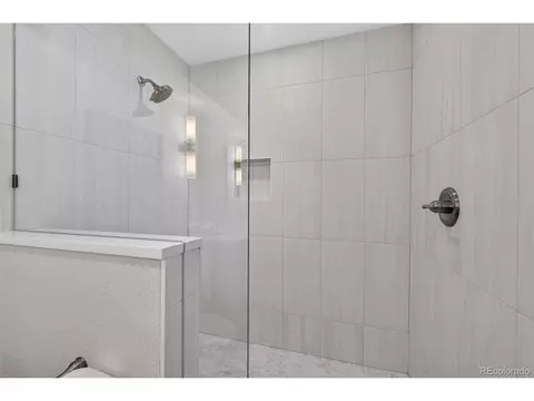 Bath - 1913 Interlocken Dr, Evergreen, CO 80439 photo 4 of 4