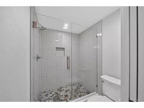 Bath - 1913 Interlocken Dr, Evergreen, CO 80439 photo 2 of 4