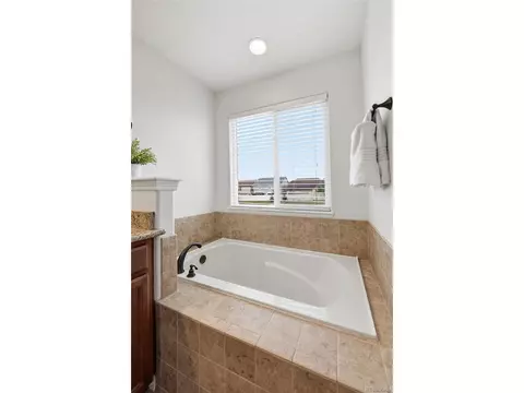 Bath - 6721 2nd St, Frederick, CO 80530 photo 3 of 5