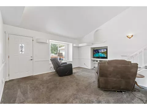 19347 E Batavia Dr, Aurora, CO 80011 photo 6