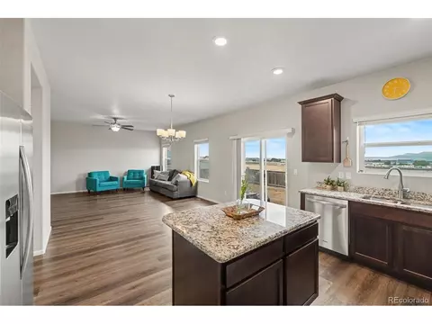 Kitchen - 7229 Shavano Ave, Longmont, CO 80504 photo 4 of 5