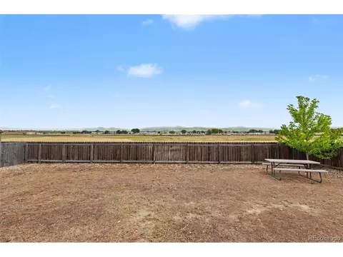 Exterior - 7229 Shavano Ave, Longmont, CO 80504 photo 6 of 8