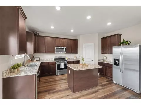 Kitchen - 7229 Shavano Ave, Longmont, CO 80504 photo 5 of 5
