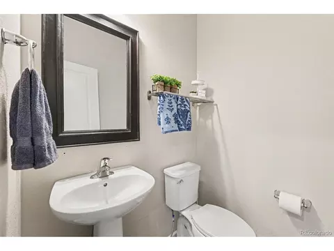 Bath - 7229 Shavano Ave, Longmont, CO 80504 photo 1 of 2