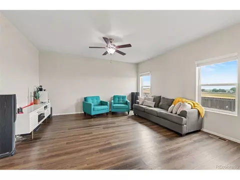 Living - 7229 Shavano Ave, Longmont, CO 80504 photo 2 of 3