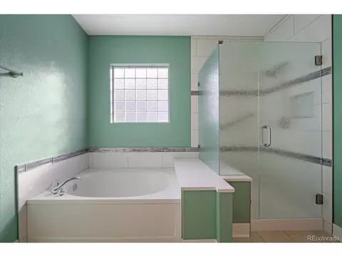 Bath - 22813 E David Pl, Aurora, CO 80016 photo 2 of 5
