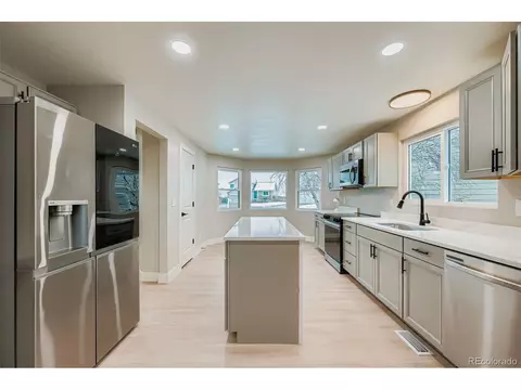 Kitchen - 19872 E Stanford Ave, Centennial, CO 80015 photo 2 of 3