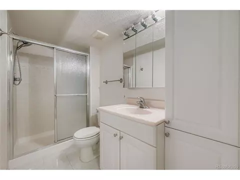 Bath - 19872 E Stanford Ave, Centennial, CO 80015 photo 2 of 6