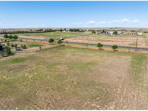 765 Antelope Dr, Bennett, CO 80102 photo 2