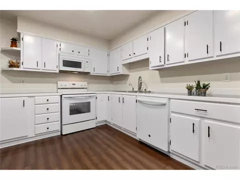 12246 E 2nd Dr, Aurora, CO 80011 photo 4