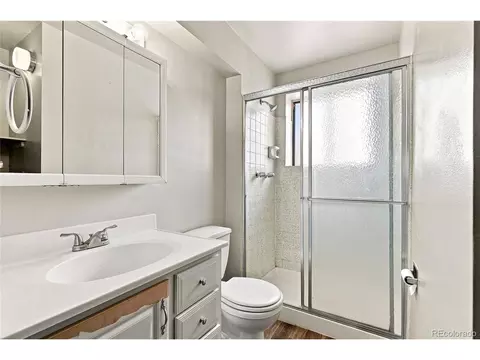 Bath - 16738 E Bails Pl, Aurora, CO 80017 photo 2 of 2