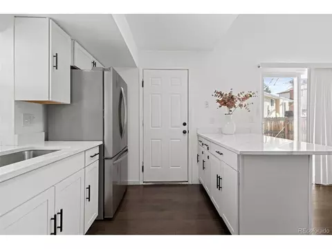 Kitchen - 17002 E Prentice Dr, Centennial, CO 80015 photo 4 of 5
