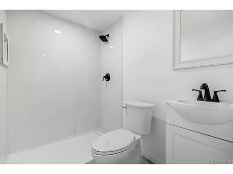 Bath - 17002 E Prentice Dr, Centennial, CO 80015 photo 4 of 4