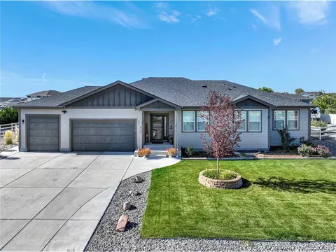525 Remington Dr, Hudson, CO 80642
