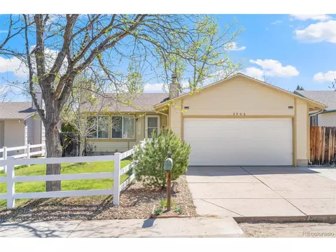 3906 S Nucla St, Aurora, CO 80013