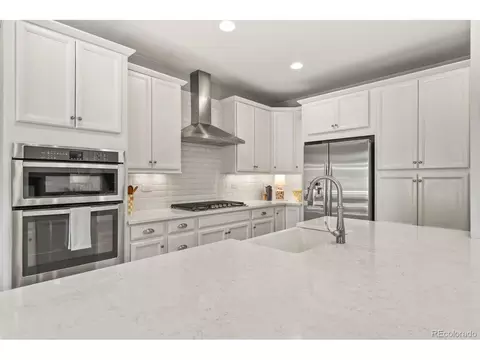 Kitchen - 26845 E Quarto Pl, Aurora, CO 80016 photo 4 of 5
