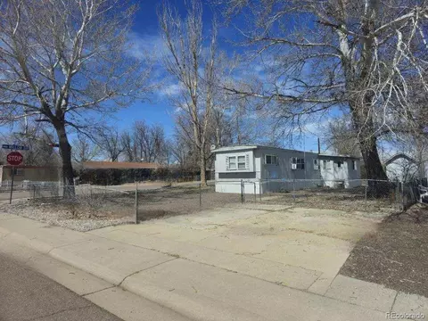534 Willow Dr, Brighton, CO 80603 photo 2