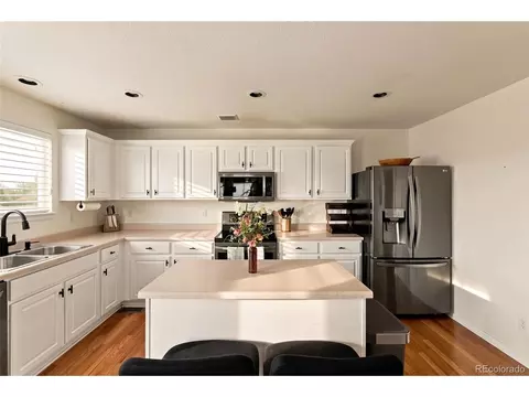 Kitchen - 19338 E Dickenson Pl, Aurora, CO 80013 photo 4 of 6