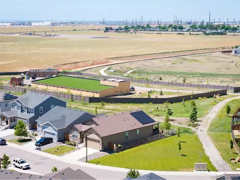 View/Area - 27571 E 7th Dr, Aurora, CO 80018 photo 4 of 12