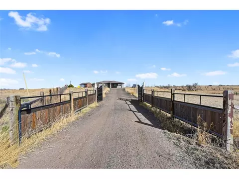 45330 Valdonna Cir, Bennett, CO 80102