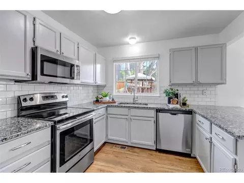 Kitchen - 19284 E Amherst Dr, Aurora, CO 80013 photo 2 of 3
