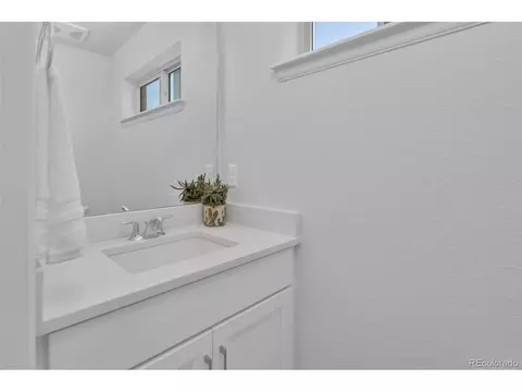 9319 E 57th Pl, Denver, CO 80238 photo 12