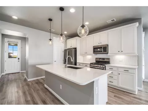 26701 E Byers Ave, Aurora, CO 80018 photo 4