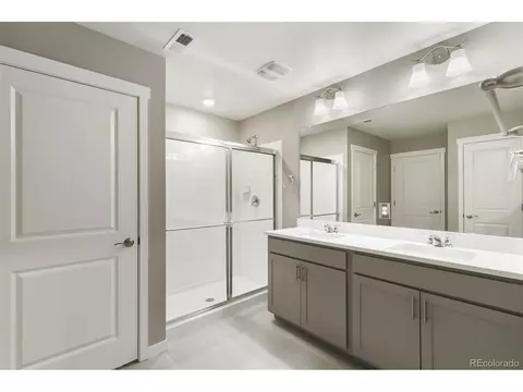 27746 E Byers Pl, Aurora, CO 80018 photo 23