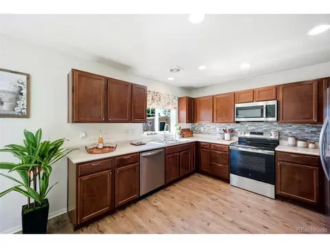 Kitchen - 25830 E Byers Pl, Aurora, CO 80018 photo 2 of 3