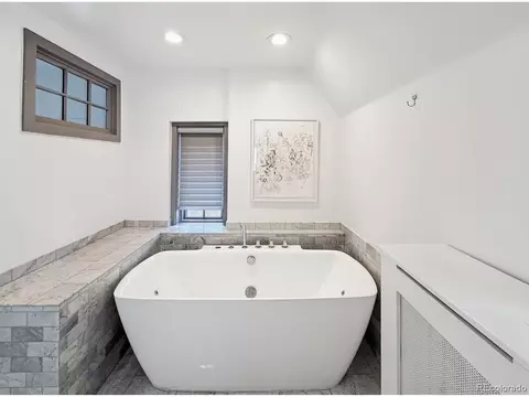 Bath - 789 15th St, Boulder, CO 80302 photo 4 of 5