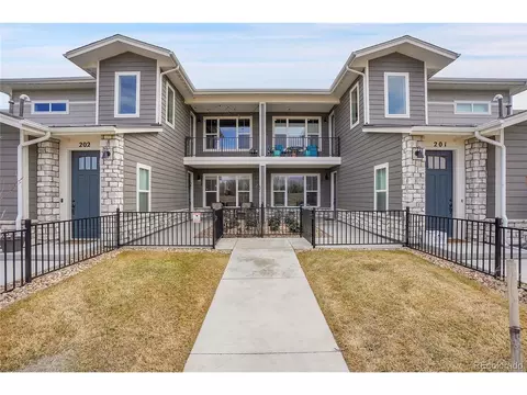 330 High Point Dr #B102, Longmont, CO 80504