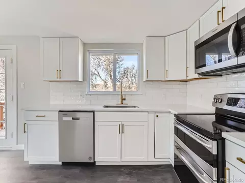 5153 Scranton St, Denver, CO 80239 photo 7