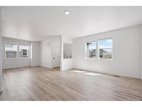 22363 E 6th Pl, Aurora, CO 80018 photo 3